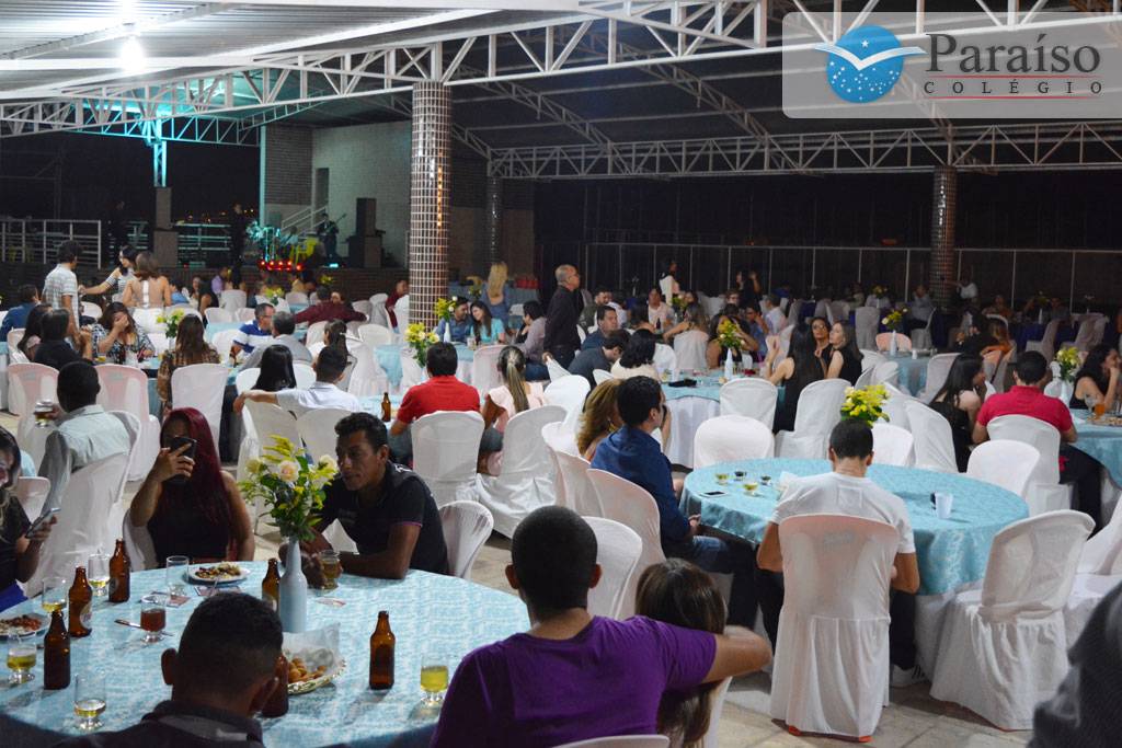 Colégio Paraíso celebra o 1º lugar no Enem com grande festa